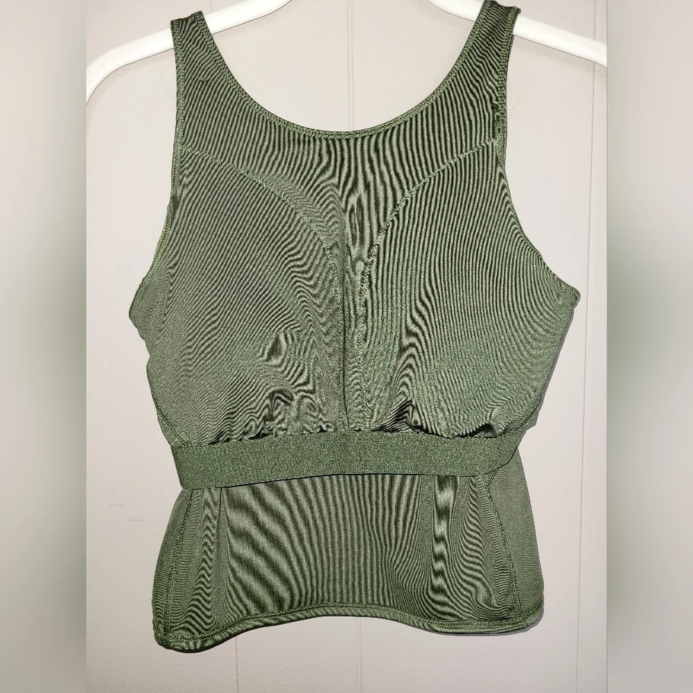 EUC Adidas women's crop tank - Picture 4 of 5